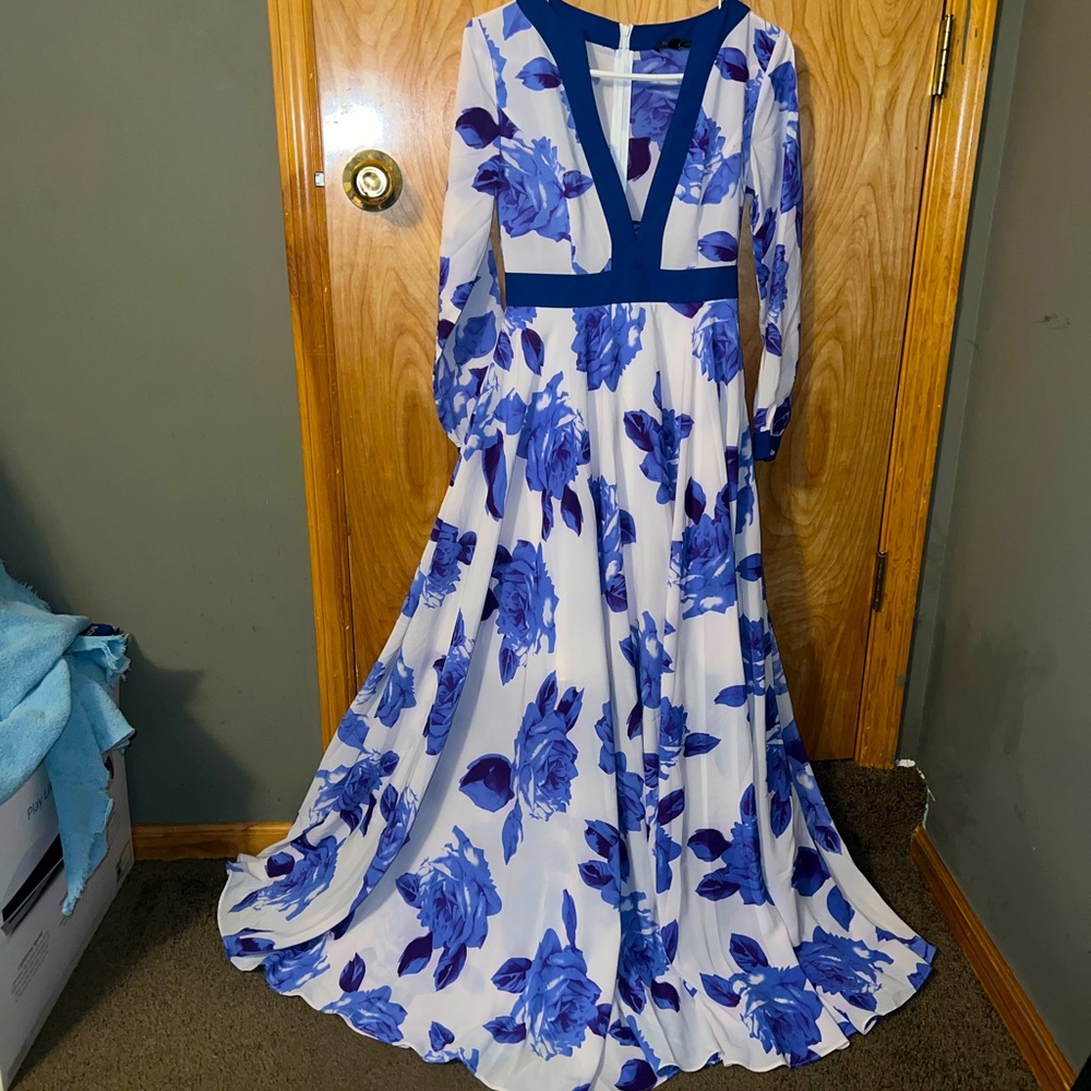 Small Gorgeous dress!